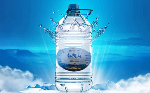 西寧桶裝水配送服務(wù)全攻略:如何選擇靠譜供應(yīng)商
